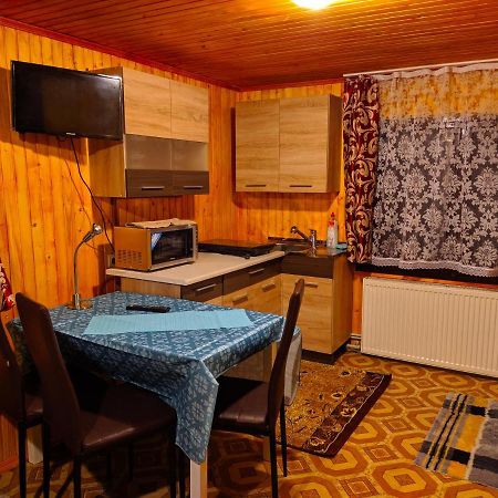 У Оксани Guest House Kvasy Exterior photo