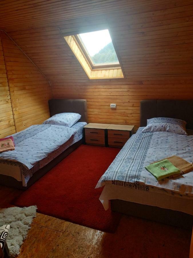 У Оксани Guest House Kvasy Exterior photo